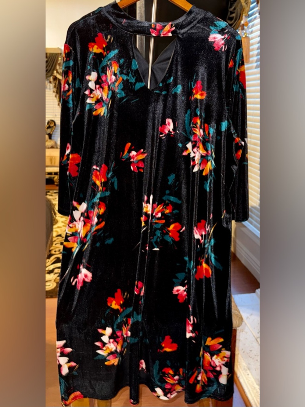 Pre-Loved Black Velvet Floral Keyhole Dress